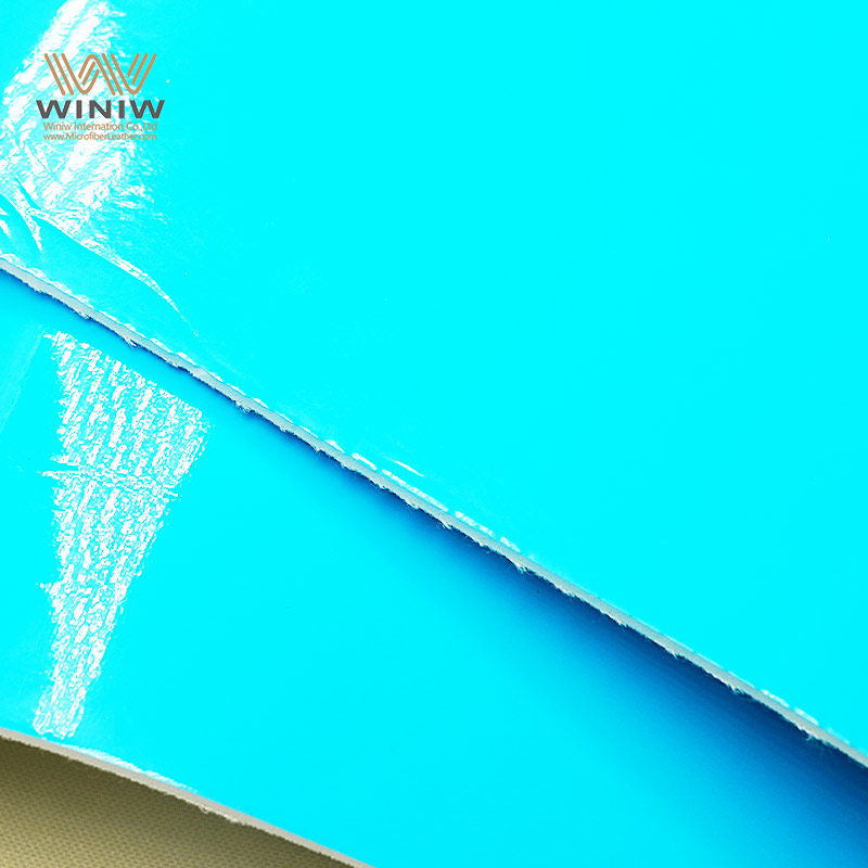 Bola dan Sepatu Sepak Bola Kulit PVC Terbaik untuk Pemain Pemula